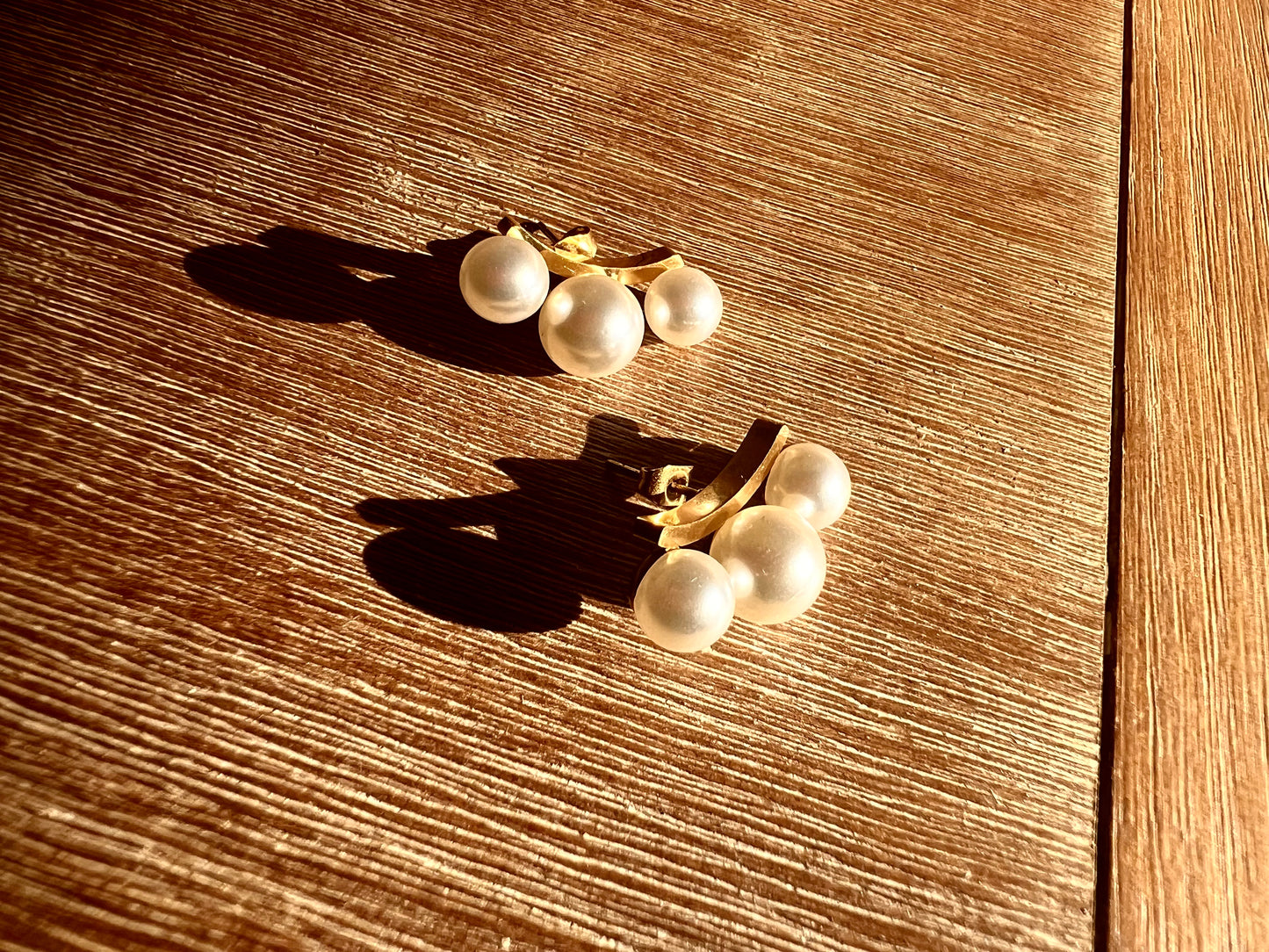 Pearl Clutched Studs
