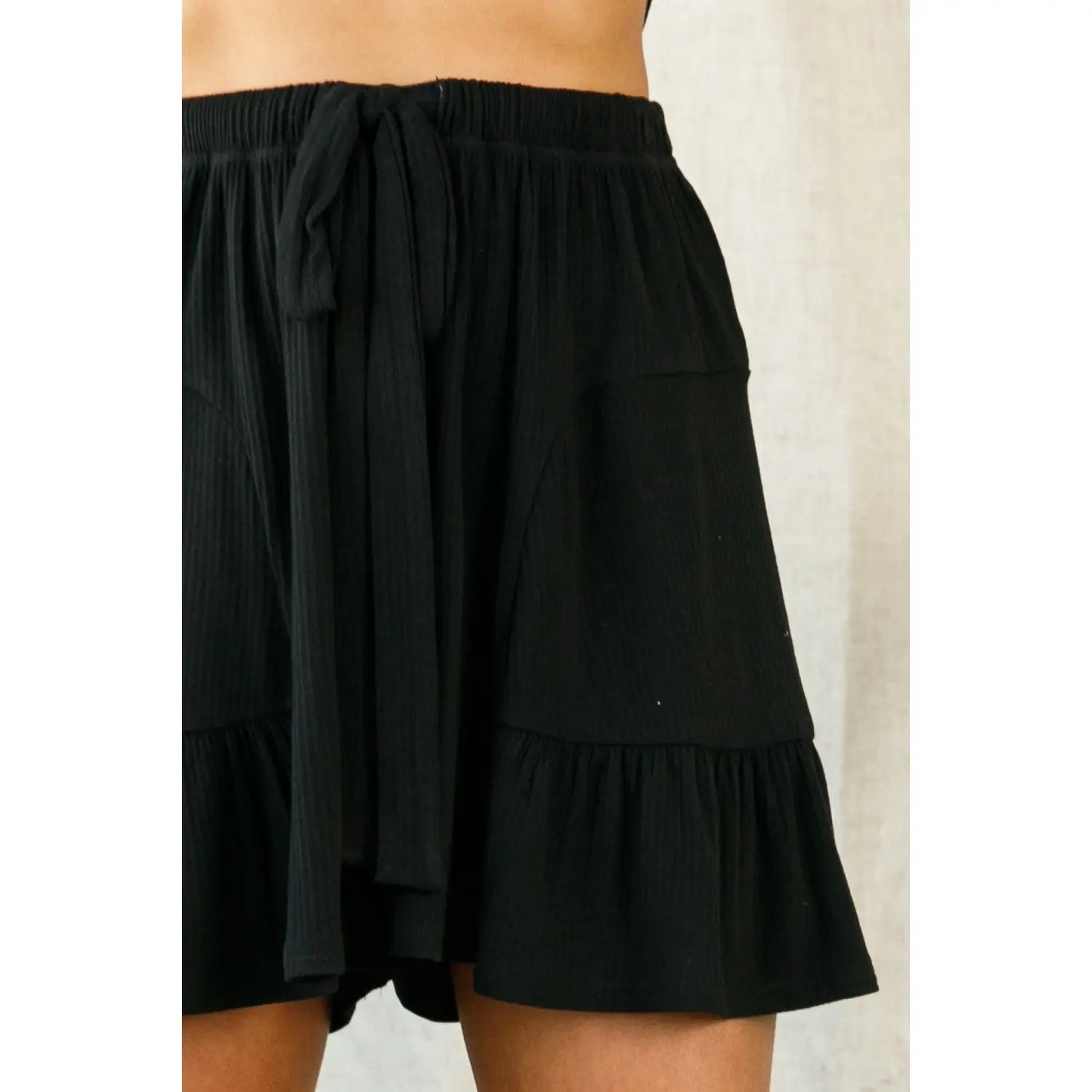 Breeze Please Flowy Short-Black